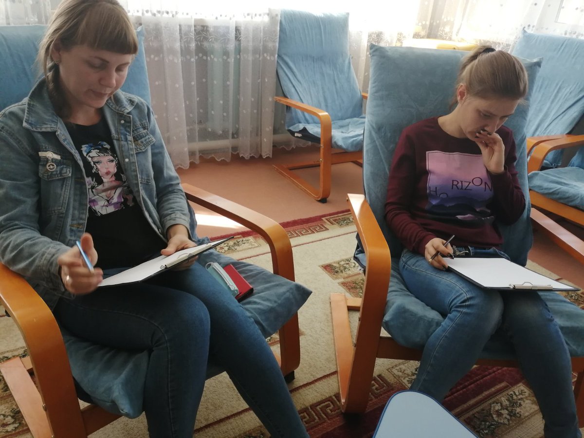 Воспитатели Дома детства стремятся создавать эмоциональное благополучие для каждого ребёнка. Ведь от этого зависит сохранение физического здоровья малышей. Подобные актуальные темы обсуждаются с родителями на педагогическом всеобуче «Мамин класс».

dom-detstva.smr.socinfo.ru/news/58181164