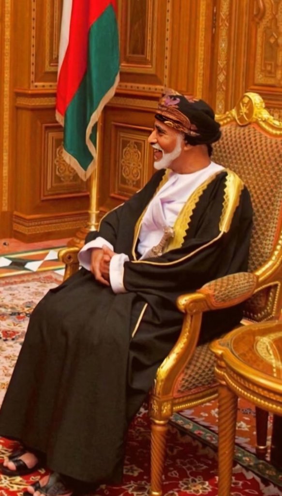alghala2652's tweet photo. " ما بالُ عقلي لا يُفارق غائباً
أضحى فؤادي من رحِيله خائباً "
 
[ اللهم نعّمه في قبره كما عشنا مُنعَّمين في عهده ، اللهم طيّب ثراه كما طيّب لنا ثرى هذا الوطن ، اللهم أمنًا وسلامًا على قبره كما عشنا آمنين سالمين في عهده  🖤🖤. ] 
#قابوس_في_قلوبنا 
#أعز_الرجال_وأنقاهم https://t.co/pgqdp9zP3Y
