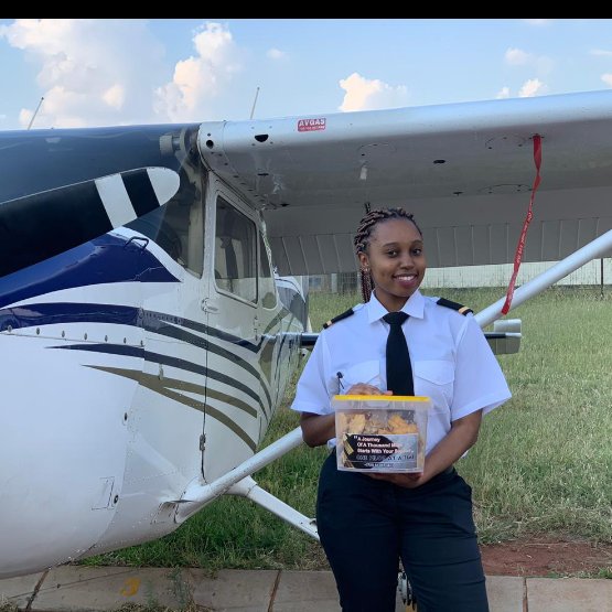 AviCareer's tweet photo. @somizi Agee Abuti SomG. Ka kopo tu! Please help me spread my hustle ya di biscuit. I'm raising my own funds to go through aviation school hle. I cannot afford to pay you to post🙏

R280/5l bucket. Companies can participate mo the #100BiscuitBucketChallenge where they buy 100 buckets.🙏 https://t.co/UwtgOMbDde