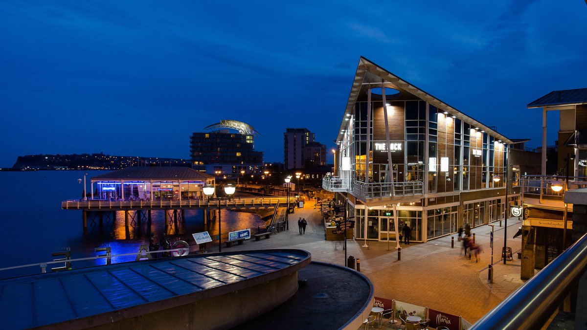 Josh and Kally from @CapSouthWales will be setting up to go live from <a href="/TheDockCardiff/">The Dock Cardiff</a> this Friday at 4pm with a celebrity guest!

Be sure to book a table to see it live 👉 sabrain.com/book-a-table