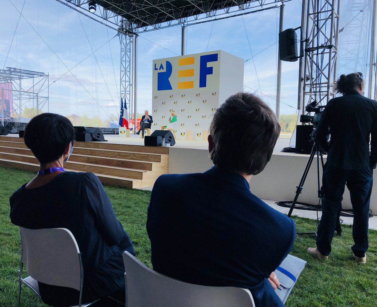 #LaREF20 Intervention de <a href="/michelbarnier/">Michel Barnier</a> sur son expérience du Brexit. « Si nous ne restons pas ensemble dans l’UE, à 27, nous sommes foutus dans les années à venir » face à la Chine, aux US...         <a href="/fabressec/">Christine Fabresse</a> <a href="/l_buffard/">Laurent Buffard</a>