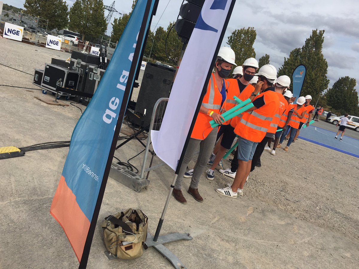 departement86's tweet photo. Encore quelques minutes avant la #Pose1èrePierre de l'#ArenaFuturoscope ! On nous glisse à l'oreille que quelque chose de spécial se prépare... #mystère #surprisearn https://t.co/NhcNQnmKMC