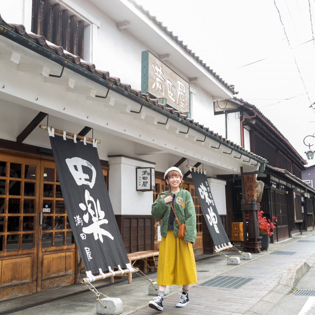 In Fukushima Prefecture, Aizuwakamatsu City, in 1994 the same thing happened. A group of young shop owners formed an NPO to protect and upgrade the old fashioned buildings along the Nanukamachi street. While other neighborhoods nearby died, theirs now thrive and is a major draw.