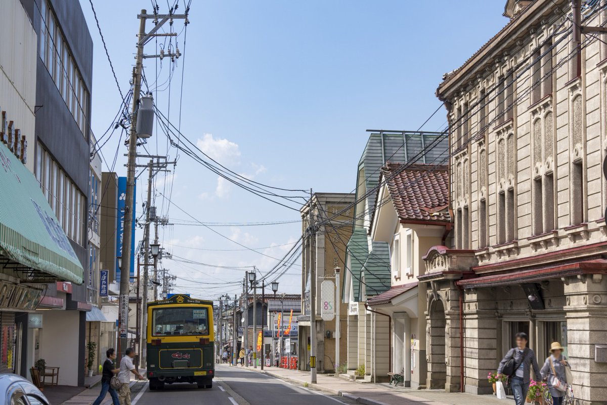 In Fukushima Prefecture, Aizuwakamatsu City, in 1994 the same thing happened. A group of young shop owners formed an NPO to protect and upgrade the old fashioned buildings along the Nanukamachi street. While other neighborhoods nearby died, theirs now thrive and is a major draw.