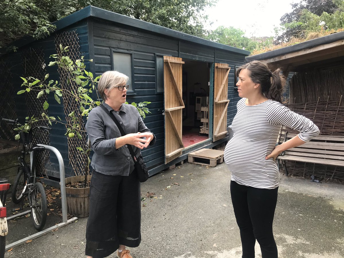 My last oral Mayor’s Question before lockdown was asking for a rent holiday for TfL rail arch tenants. Great to join @Heidi_LDN today to visit @58Gin and <a href="/BERBERANDQ/">BERBER & Q</a> in Haggerston to hear about the creativity of micro-businesses getting through the pandemic and TfL’s support.