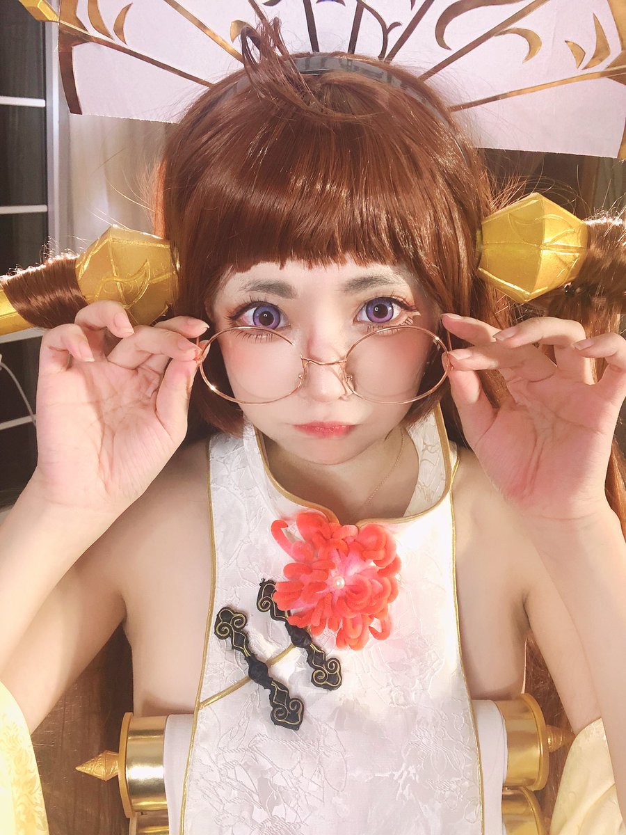 今回はイリュージョンコネクトの鳳凰月華ちゃんのコスプレをしました
どう？似てるでしょーふんふん。
🌟月華ちゃんを会いたいなら、@ConnectIllusion ゲームの事前予約を忘れないでねw ˚⸜(♡ ॑ᗜ ॑♡)⸝ ˚
🌟connect with me~! ⬇️
https://t.co/MMtop8bCh6
メガネも意外とええ感じやな？
#イリュコネ https://t.co/FKnehC7kwR