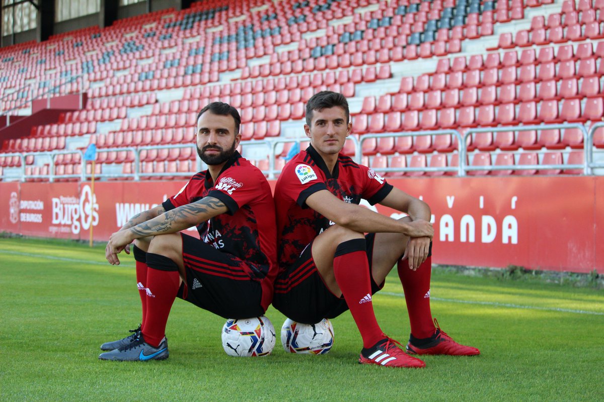 👕🔴⚫️
<a href="/danivivian5/">Daniel Vivian</a> y #JaviJiménez ya son 💯% rojillos

🎦▶️ youtu.be/DTZ-rM7j3qo