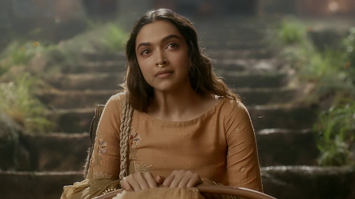 Deepika is as-usual gorgeous in every frame, but I want to stress on this Yoddha look of her in the initial part of the film. She looks poignant. 