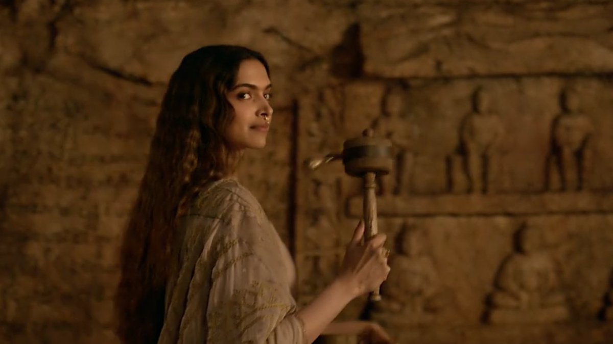 Deepika is as-usual gorgeous in every frame, but I want to stress on this Yoddha look of her in the initial part of the film. She looks poignant. 