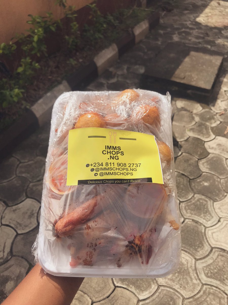 immschops's tweet image. Imms medium pack 
Price tag 2,000 Naira only
Contains 10 puffs, 3 samosas and 3 spring rolls , 2 peppered chicken, 1 sausage, 1 plantain and beef kebab and pepper sauce.