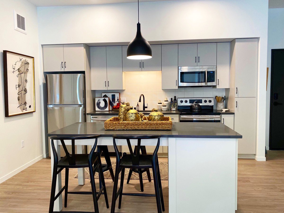 BaderCompanies's tweet image. The Hill Apartments! A charming community nestled in the architecturally-pleasing neighborhood of Cathedral Hill, set to welcome you in November 2020! thehillliving.com #StevenScottLife