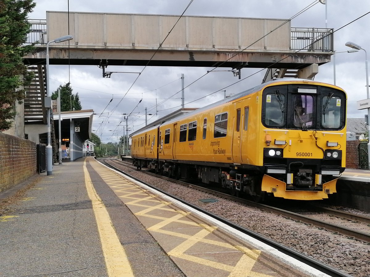 ThePinkMeowstic's tweet image. A sprinter back in Anglia! My first time seeing the 950 on the move as it passes Stowmarket, running from Derby RTC - Ipswich SS
#class950