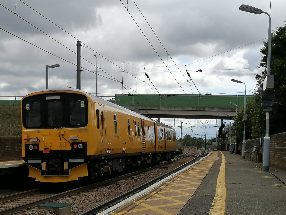 ThePinkMeowstic's tweet image. A sprinter back in Anglia! My first time seeing the 950 on the move as it passes Stowmarket, running from Derby RTC - Ipswich SS
#class950
