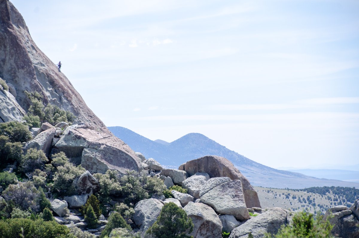 ModFam_global's tweet image. Hiking at Castle Rocks – Backyard Boulders Trail

modfam.global/best-hiking-ca…

#ModFam #ModFamGlobal