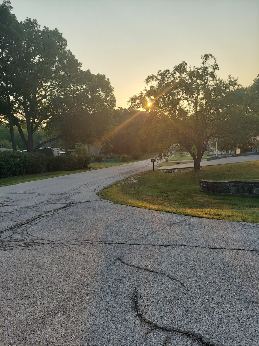 erk_josh's tweet photo. Went on a 2 mile run this morning before school #6amcrew @Coach_Lesniak @james_mutual https://t.co/biGkitzAjO