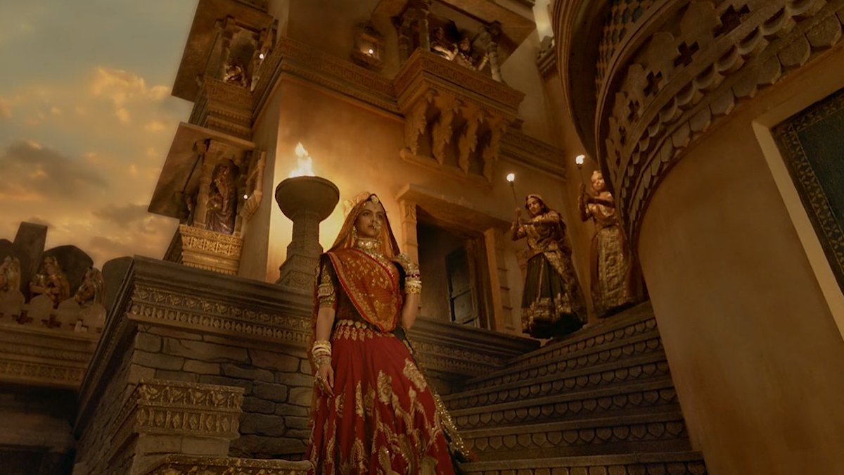 Ghoomor Appreciation Tweet. What should I say? Is there any contemporary actor could match her in such songs (Priyanka is her senior and an exception)? I guess no. Though I prefer Pinga or Nagada Sang Dhol anyday over Ghoomar. The song is melodious, and it was shot really well.