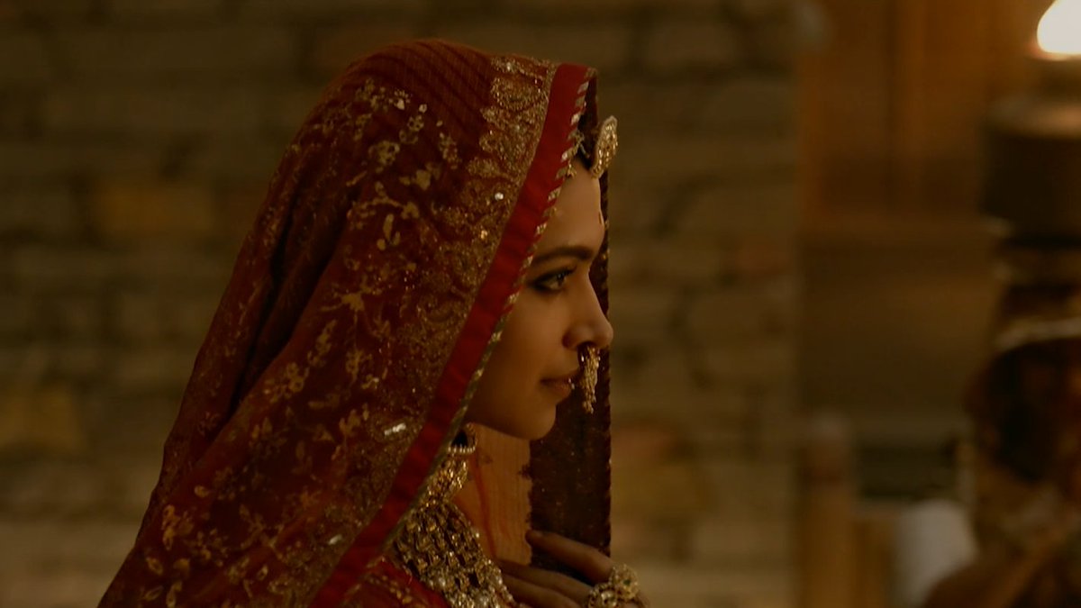 Ghoomor Appreciation Tweet. What should I say? Is there any contemporary actor could match her in such songs (Priyanka is her senior and an exception)? I guess no. Though I prefer Pinga or Nagada Sang Dhol anyday over Ghoomar. The song is melodious, and it was shot really well.