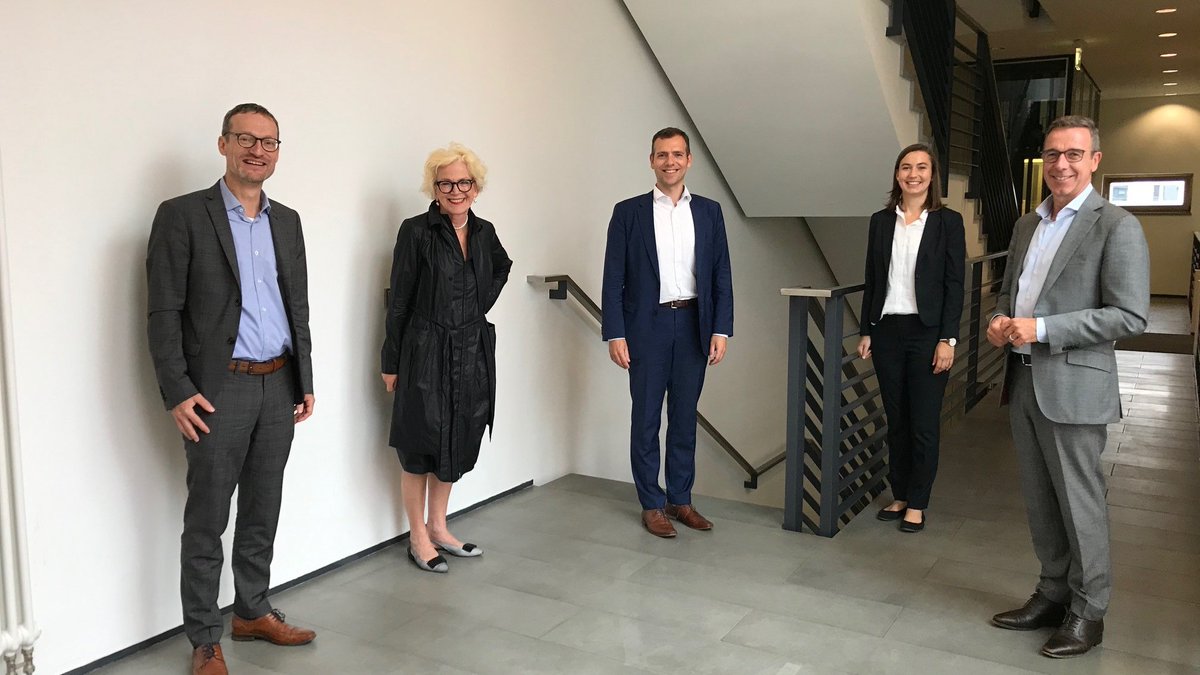 Guter und konstruktiver Austausch: <a href="/BAK_Berlin/">Bundesarchitektenkammer</a> und <a href="/DLTonline/">LANDKREISTAG</a> sind sich einig, dass #Corona eine Chance für qualitaiv hochwertiges #Wohnen und #Arbeiten in ländlichen Räumen bietet.