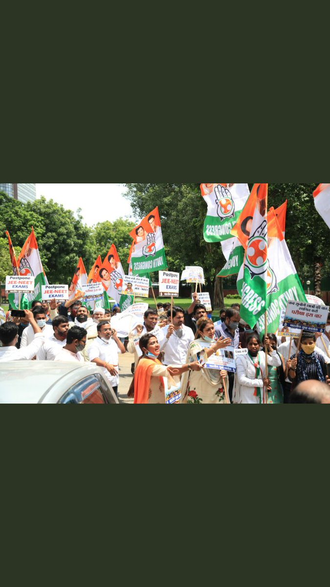 lakshya1211's tweet photo. #dontpostponeNEETandJEE dharna dete waqt corona nahi hua kya?? ajeeb nautanki hai https://t.co/UIsZBYMFH2
