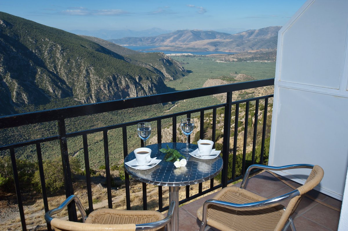 AcropoleHotel's tweet photo. Coffee with view !! ☕️☕️☕️☕️

#AcropoleDelphiHotel #Coffeetime  #Calm #Relax #Breathtakingview #Booknow https://t.co/cZ2jtk4Uwc