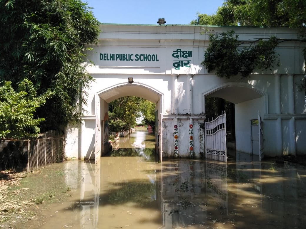 LicypriyaK's tweet photo. Dear @EduMinOfIndia @DrRPNishank ji,

This is one of the exam centres you allocated for the students to appear exams in COVID. How they will appear exam in this conditions? Will the Govt provide motorboat🛥 or submarines for the students?

TELL THE ANSWER.

#PostponeNEETJEE_Today https://t.co/Bas33ojtU7
