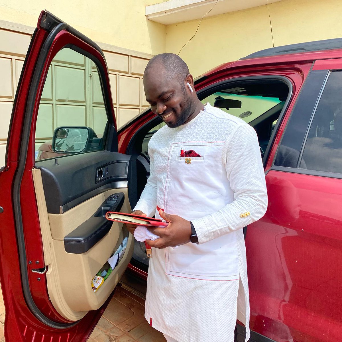 I had the privilege of a humble catch-up with one of my mentors. He started as a Sales Person, and rose into executive position at MTN Ghana...
#iMotivate #iInspire #Legends #Heroes #revperbi #revnanaperbi #revperbiamaris