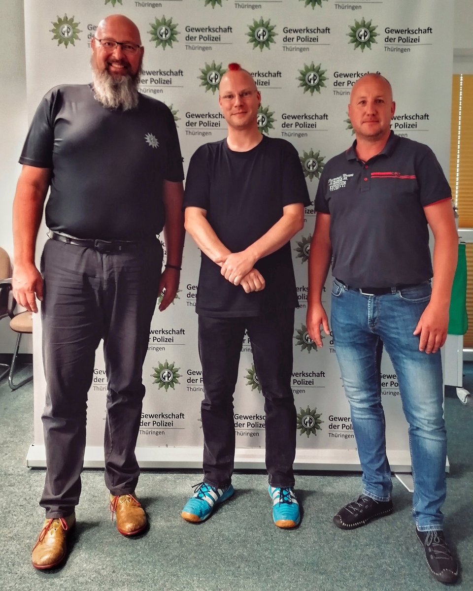 GdPThueringen's tweet photo. Der Vize des DGB Hessen-Thüringen war heute bei uns zu Besuch. Gesprächsthemen waren: „Wie geht es der Thüringer Polizei mit Corona und der Rassismusdebatte?“
#dgbhessenthueringen #gespraech #gdpthueringen #gdptuteinfachgut #gdp_thueringen_justizvollzug #nichtobnurwie https://t.co/hHc5QXkAIU