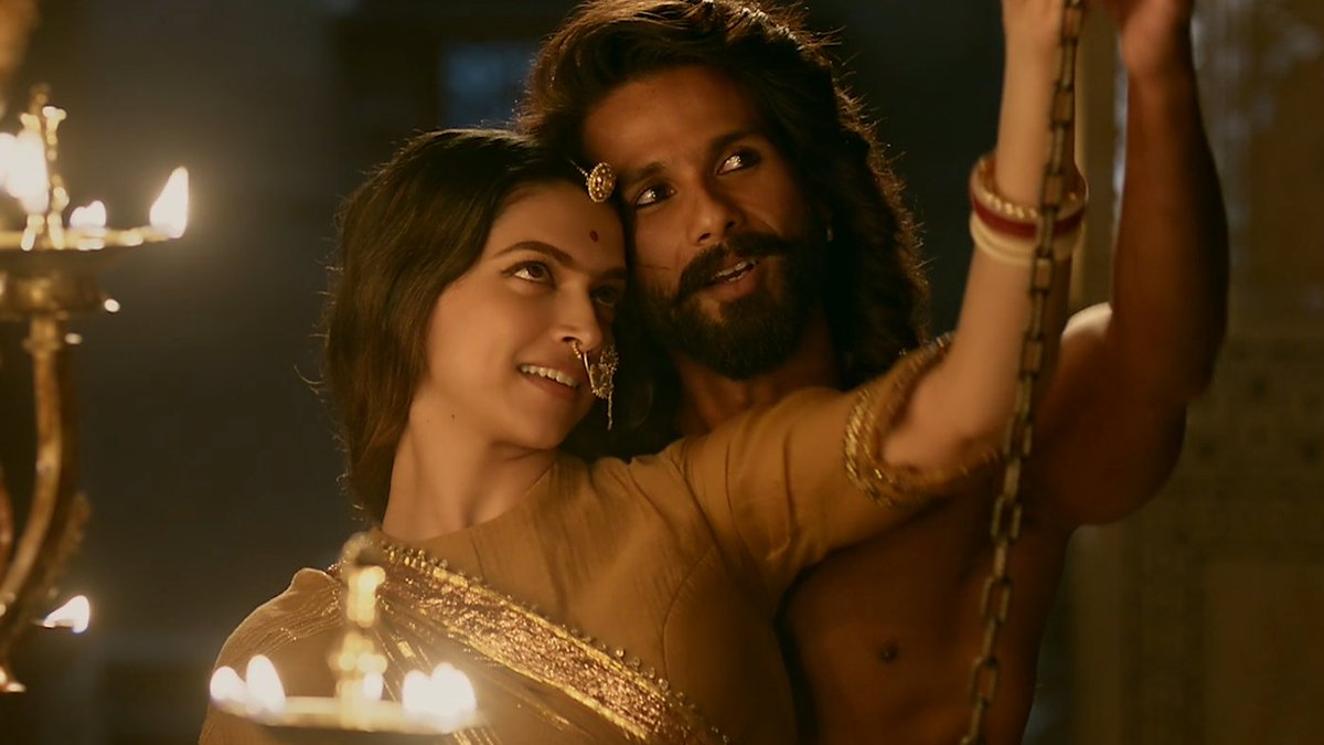 Ghoomor Appreciation Tweet. What should I say? Is there any contemporary actor could match her in such songs (Priyanka is her senior and an exception)? I guess no. Though I prefer Pinga or Nagada Sang Dhol anyday over Ghoomar. The song is melodious, and it was shot really well.