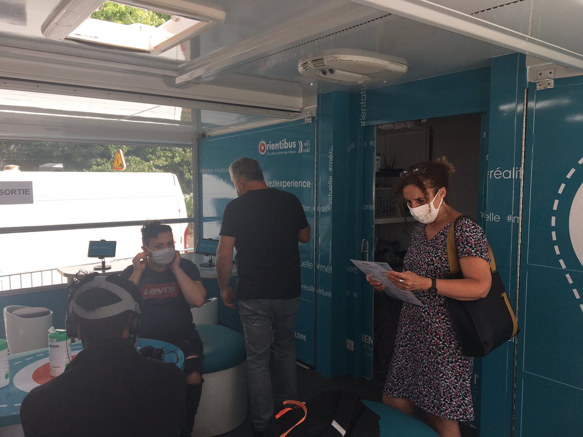 Trouver son orientation n’a jamais été aussi ludique ! L’#Orientibus est à Saint-Nicolas pour les #quartiersdété ! Superbe innovation de la région #Paysdelaloire pour ce dispositif. <a href="/loiseau_celine/">Céline Loiseau</a> @FBercault