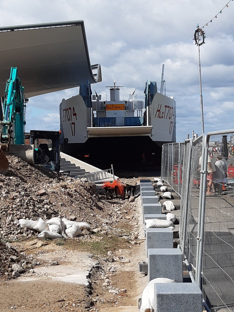 Took a walk down to Southsea to see the progress on LCT7074, cant wait to visit when all completed amazing work by @NatMuseumRN @TheDDayStory @NickHewitt4 and all other involved 👍