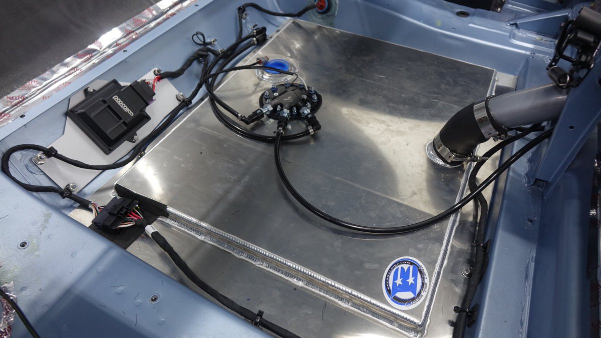 RevologyPerform's tweet photo. This narrow profile 16 gallon fuel tank is built by Rock Valley to Revology specifications! The tank is narrowed to allow fitment of a 2.5" dual exhaust system, including rear resonators and/or 65-66 GT exhaust tips, if desired. 📞 800.974.4463
📧 parts@revologycars.com https://t.co/LPo2FIYg3p