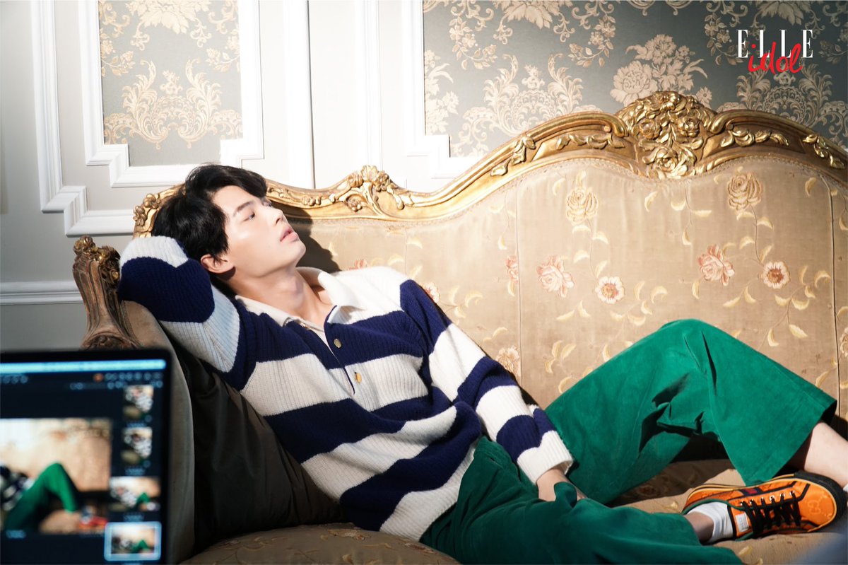 ELLEThailand's tweet photo. #ELLEidolxWin ฟินกันต่ออีกเซ็ต! กับภาพเบื้องหลังการถ่ายทำ ELLE idol Vol.3 กับ วิน เมธวิน @winmetawin หลังจากโดนดาเมจของบอสวินเข้าอย่างจังแล้ว มาชมเบื้องหลังกันว่าจะน่ารัก น่าหลงแค่ไหน? เข้าไปชมต่อแบบเต็มอิ่มได้ที่ https://t.co/9tyXeKOXOi https://t.co/VMPyOyJlyv