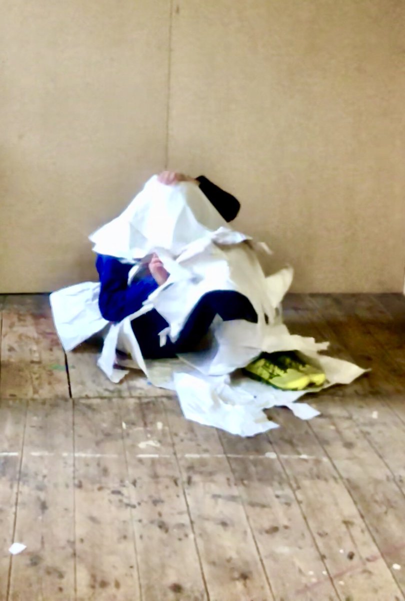 greigburgoyne's tweet photo. @sue_kennington Next up! ‘PapierSkultural’ @greigburgoyne #monikaGryzmala #ingacioUriarte #VKAR Verien Für Aktuell Kunst, Oberhausen https://t.co/gQOho0jWbl #space #performance #gesture #rules https://t.co/9PxpBIVQUP