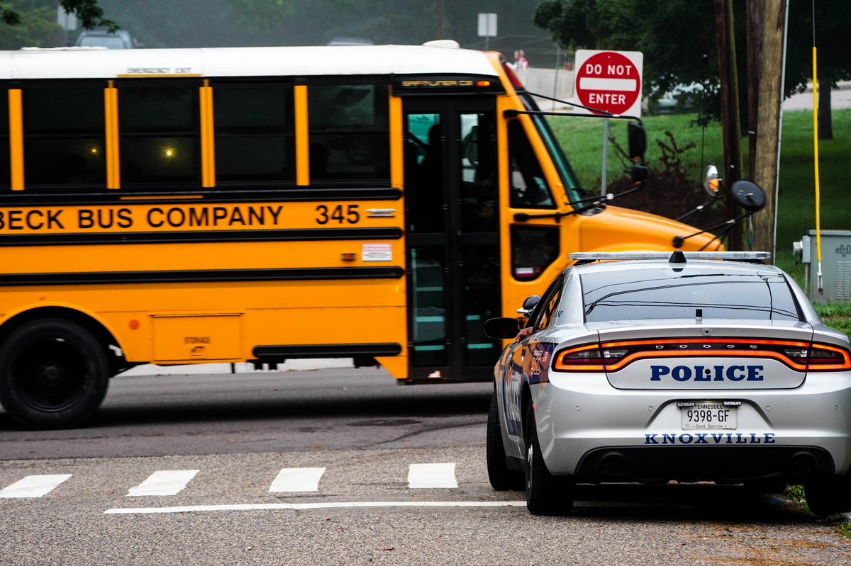 Knoxville_PD's tweet photo. The KPD continued its enhanced school zone enforcement efforts on this foggy morning. Please continue to drive safely in and around school zones by adhering to the posted speed limit, remaining vigilant and putting away the distractions #SafetyFirst https://t.co/DqjEgmbCXc