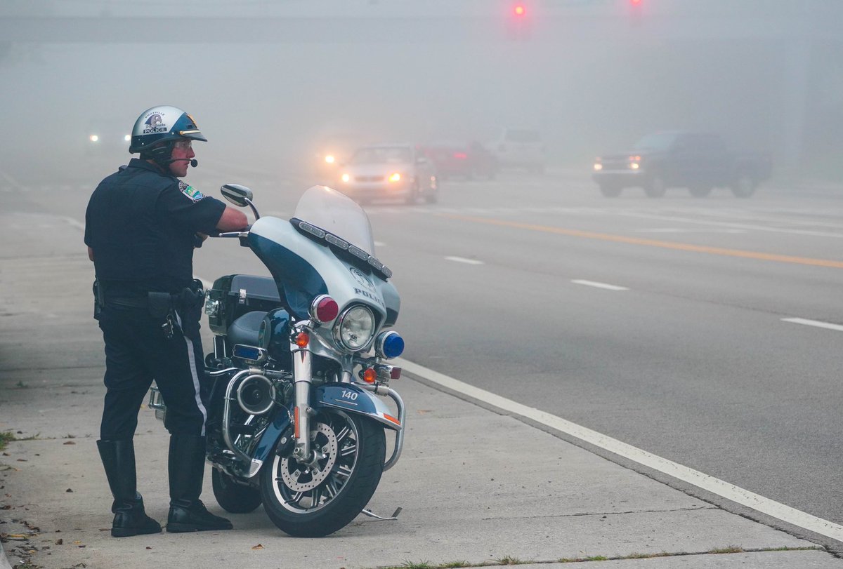 Knoxville_PD's tweet photo. The KPD continued its enhanced school zone enforcement efforts on this foggy morning. Please continue to drive safely in and around school zones by adhering to the posted speed limit, remaining vigilant and putting away the distractions #SafetyFirst https://t.co/DqjEgmbCXc