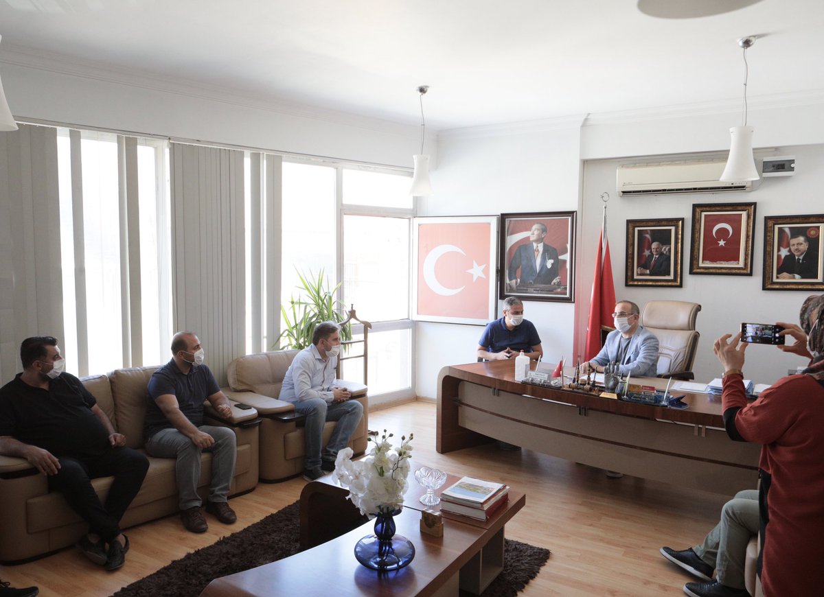 halilpolatizmir's tweet photo. İl Başkanımız Sn. @KSurekli #GönülSeferberliği 2. tur programları   kapsamında, İlçe Başkanlığımızı ziyaret ederek, yeni üye kayıt çalışmaları hakkında bilgi aldı. https://t.co/DQFqswNb2m