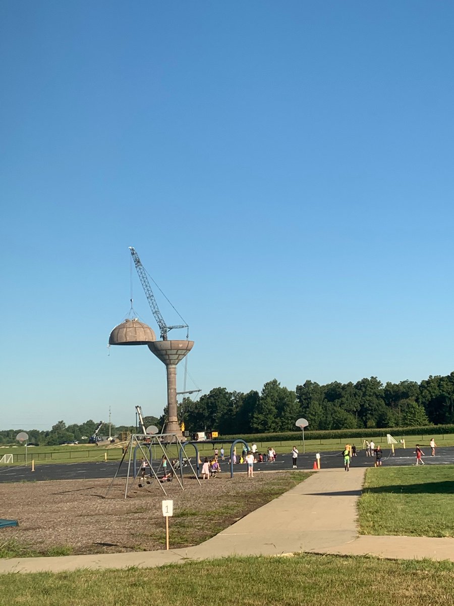 MissReynoldsAC's tweet photo. Watching the new water tower be built was one of our favorite parts of recess last week 👀 https://t.co/qcmPjvSaGW