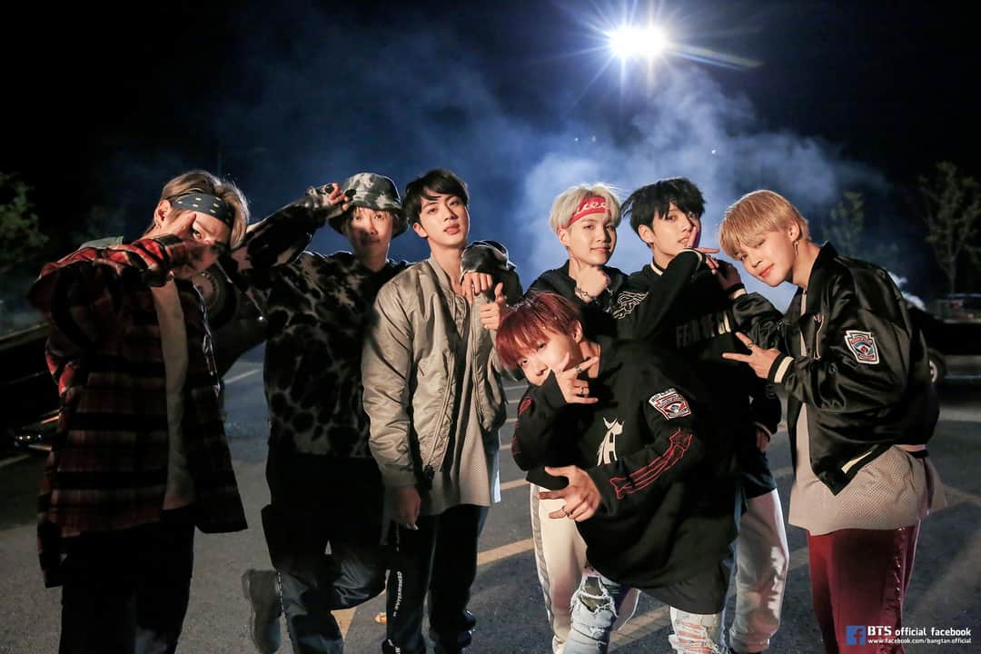 shimejihoshi's tweet image. 新曲でもなくてリリースから数年経ってるのに、世界のARMYが見たくて聴きたくてたまらない今のバンタンがオリジナルでマイドロのステージを日本の音楽番組でやってくれるの、どんなに冷静に考えてもすごいこと。
#FNS歌謡祭2020夏
#FNSマイドロ楽しみ
#マイドロ
@BTS_twt