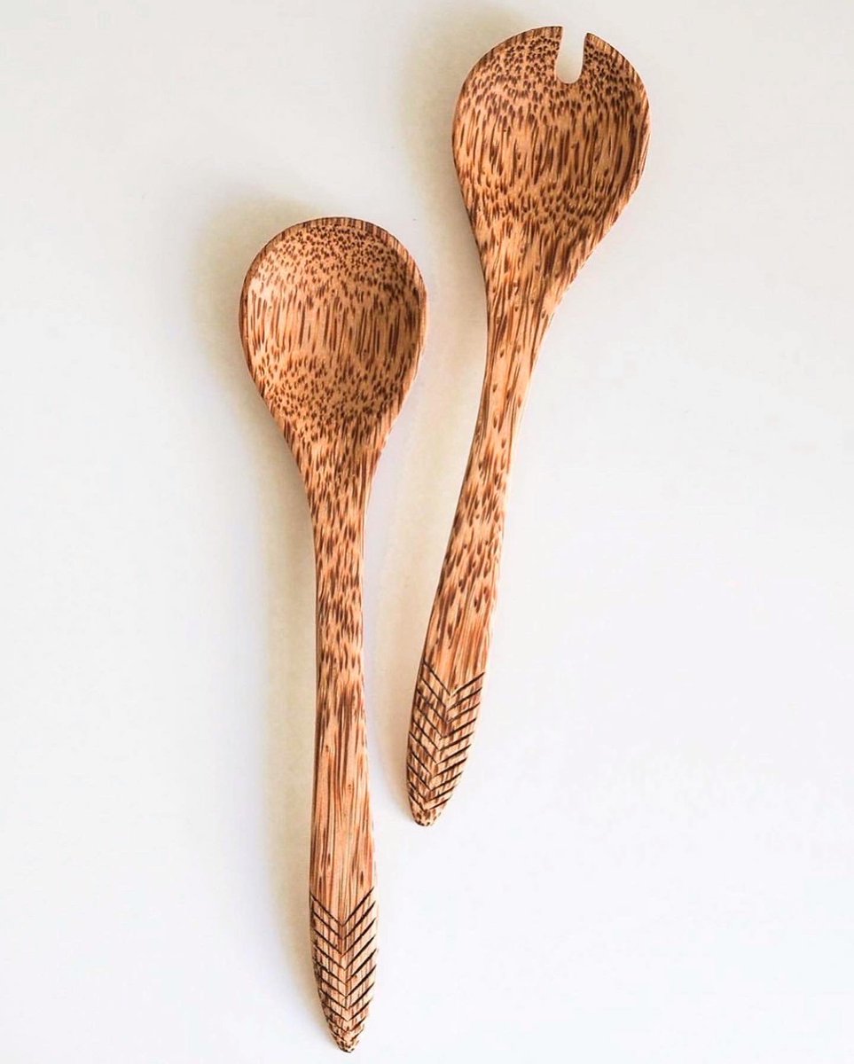 SaltimiBoutique's tweet photo. Kitchenware and utensils from coconut wood.✨The wood comes from coconut palms and is very nicely textured and coloured, so that every piece is original. 🤩 You can use it to mix your salads, or maybe couscous and pasta.🍝 two different sizes, available at https://t.co/ISBp7yfkiV https://t.co/owTYIxGL0Y