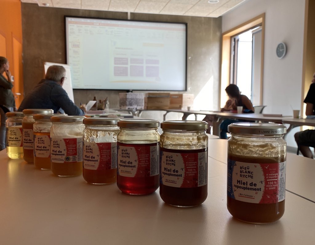 Ecole des Hautes Etudes en Apiculture (@eheapiculture) on Twitter photo Dernière demie journée de #formation
la #commercialisation du #miel et de ses produits dérivés, le matériel nécessaire pour un #apiculteur pro
Pour finir découverte et dégustation des miels <a href="/BleuBlancRuche/">Bleu Blanc Ruche</a>
La formation vous tente, laissez un message par mail contact@ehea.fr Dernière demie journée de #formation
la #commercialisation du #miel et de ses produits dérivés, le matériel nécessaire pour un #apiculteur pro
Pour finir découverte et dégustation des miels <a href="/BleuBlancRuche/">Bleu Blanc Ruche</a>
La formation vous tente, laissez un message par mail contact@ehea.fr