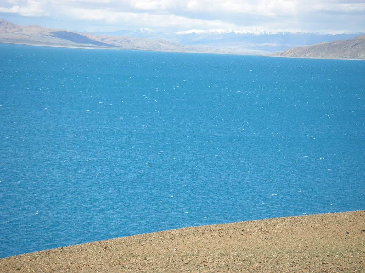 & Devatas decsend to this lake in the form of visible light to take a holy dip.Rakshastal is said to be created by Ravana while he was doing severe penance around Kailash to impress Mahadev Shiva.Mansarovar is constantly remain calm & undisturbed irrespective of weather