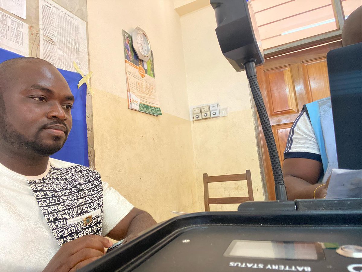 A good citizen is one who takes part in the activities that govern the nation. 
I was glad making my way to my constituency to register for the upcoming election 🗳 in Ghana in December, 2020.
#MeManGhana #Ghana #GhanaMyHappyHome #GoodCoast #VotersRegister #Ghanaba #RevPerbi