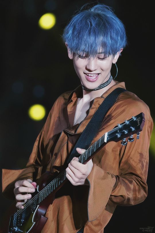 guitarist chanyeol is living in my mind for free