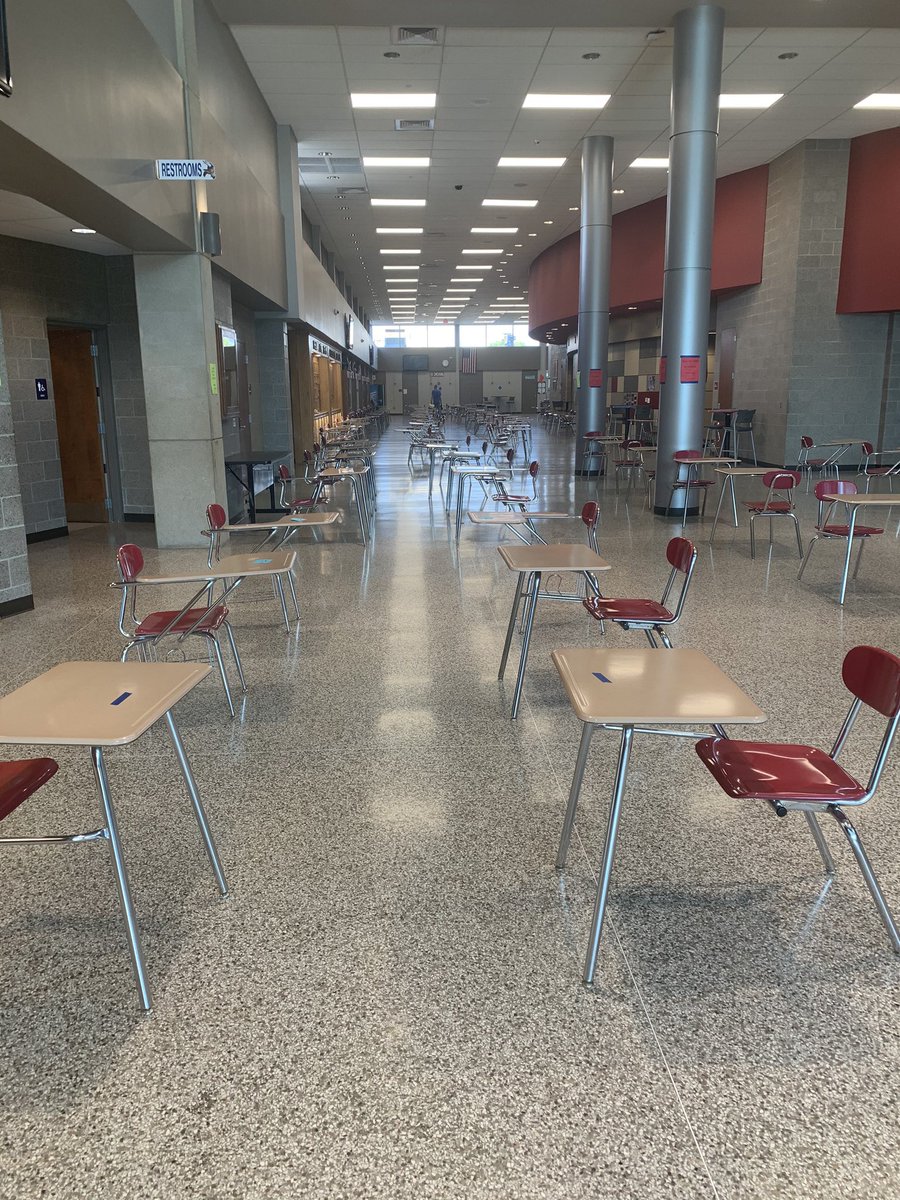 ChristieAppel's tweet photo. The setup of the lunchroom made me sad, but the against-all-odds return of the mullet by a surprising number of freshman at orientation made me laugh. #itsback #breaknorms https://t.co/j1p9fDNOGZ