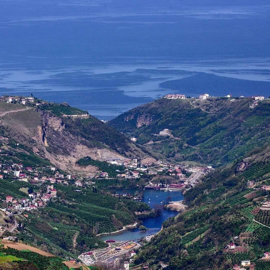 KsmetKomar's tweet photo. Sera Gölü uzaktan bir bakış nefes al, keşfet...
Akçaabat /Trabzon
📷👉 Lokman Sali
Takipet 👍@trabzoniktm
#turkiye #trabzon #go #seragölü #kuşbakışı #instagood #doğa #yeşilinhertonu #nefesal #sky #goodnews #goodday #MemleketinBöylesi #ig_turkey #travelgram #turkshutter https://t.co/p8XZLVdpXd