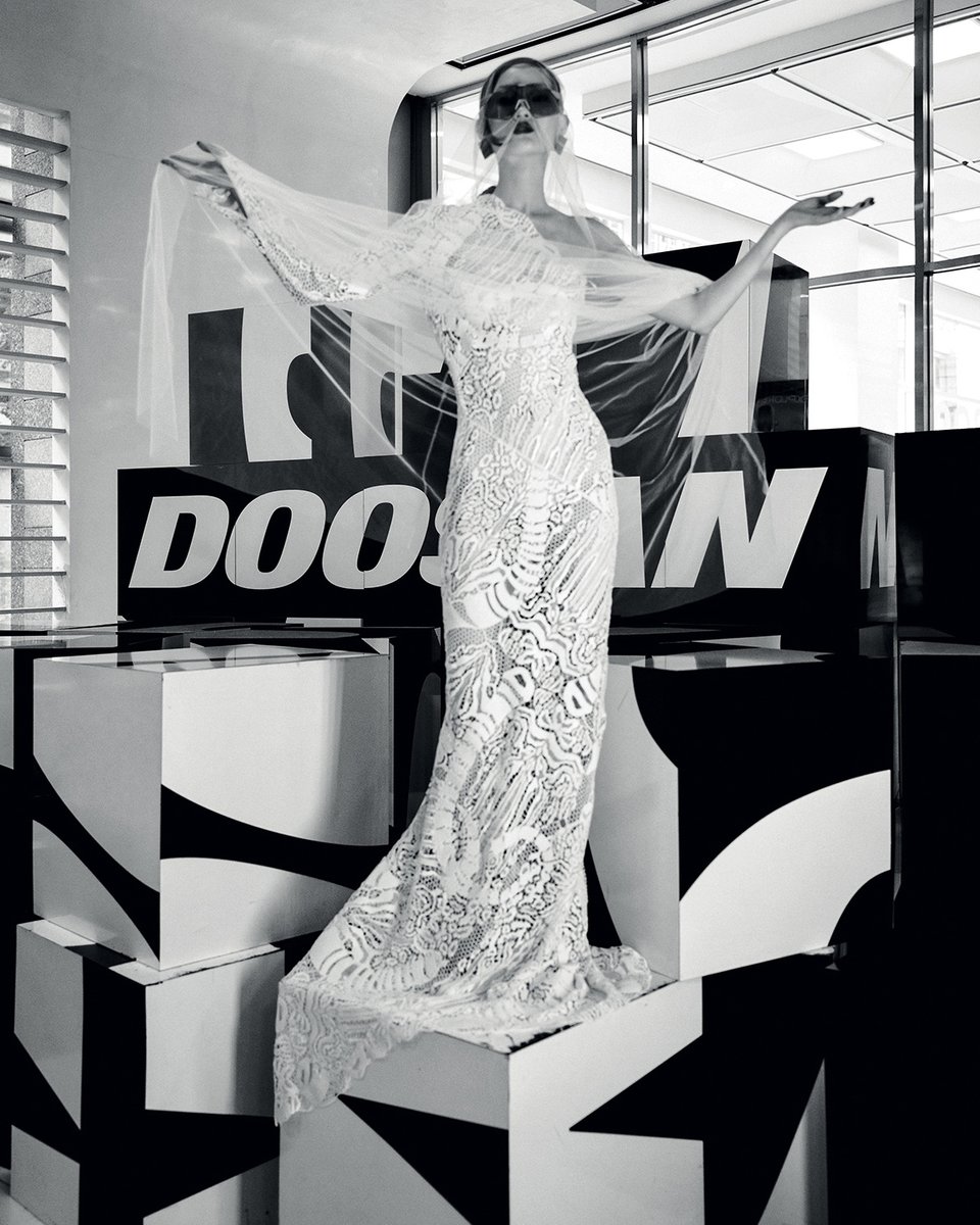TOMFORD's tweet photo. HyunJi Shin wears a TOM FORD AW20 evening look in Vogue Korea. Photographed by Hyea W. Kang and styled by Eunyoung Sohn. 
#TOMFORD #TFEDITORIALS https://t.co/5YoCCjEjii