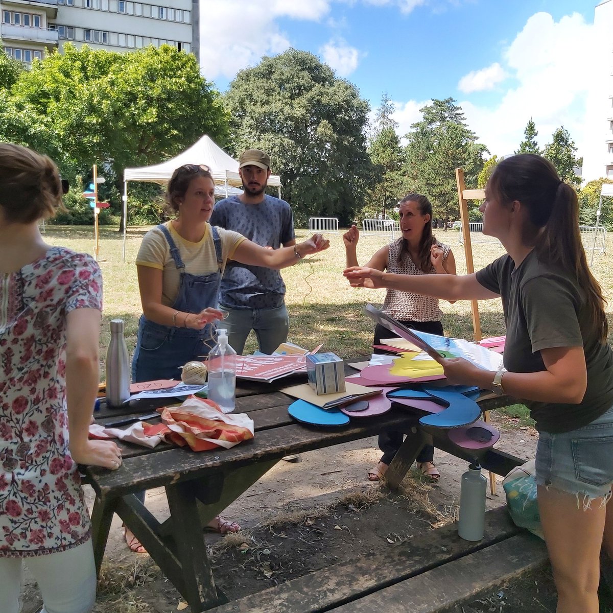 [#ZeroDechet] Ça y est, les préparatifs sont terminés ! Nous sommes prêts pour vous accueillir au Parc Pinçon autour du Zéro Déchet. Il fait beau et il y a de nombreuses zones d'ombre. Venez !

#Bastide #Benauge