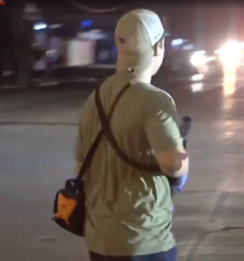 Next incident in the street, Kyle runs away, you can see his hat and bag again (1st pic). Someone runs up to the Kyle, punches him in the head, knocking his hat off (2nd pic). Kyle trips and shoots people from the ground (3rd pic). 4th pic is just a comparison for Kyle's back.