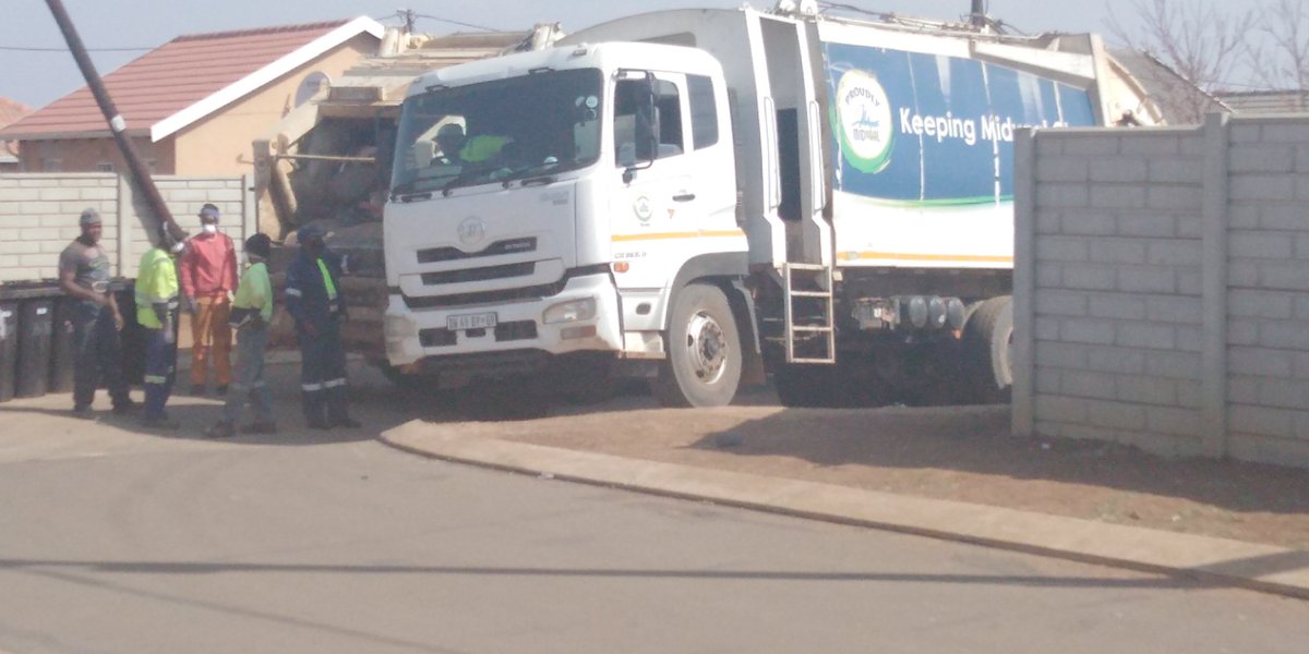 TmanNare's tweet photo. For the past six years I have been here at savanna City, this truck is always on time, best service to the people @MidvaalLM @BonganiBaloyiEM https://t.co/9vXxks4sVb