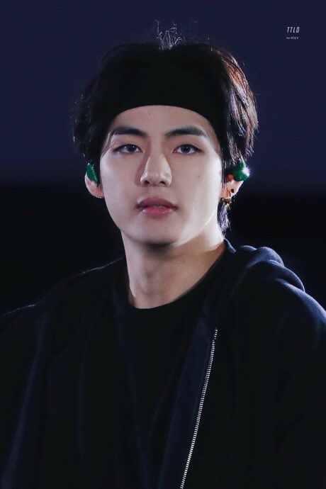 kim taehyung wearing bandanas - a very NEEDED thread